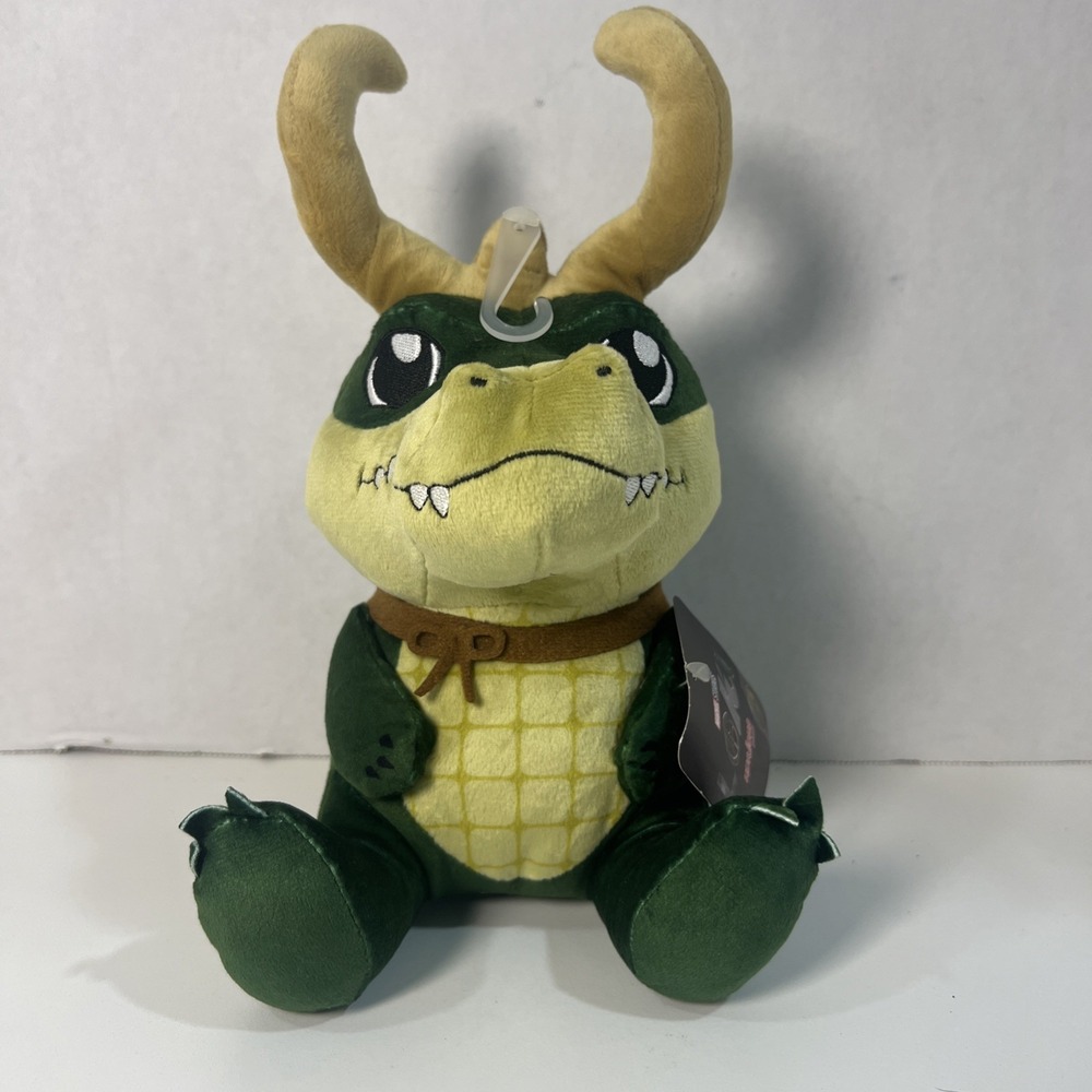 Bleacher Creatures Marvel Alligator Loki 8in Kuricha Sitting Plush K8-MVM-ALL